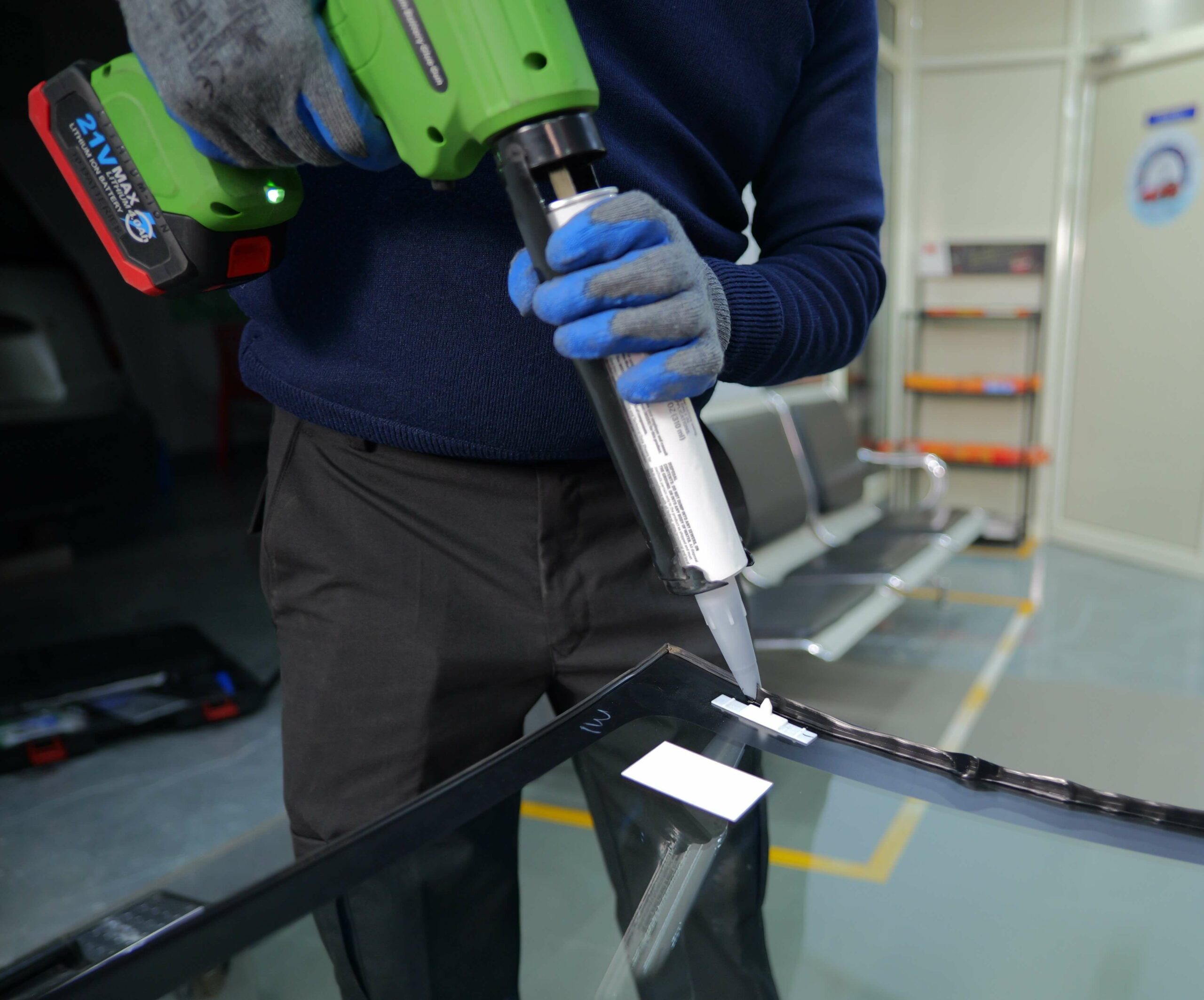 The Chemistry of Windshield Adhesives: Why Some Fail in 6 Months windshield adhesive failure