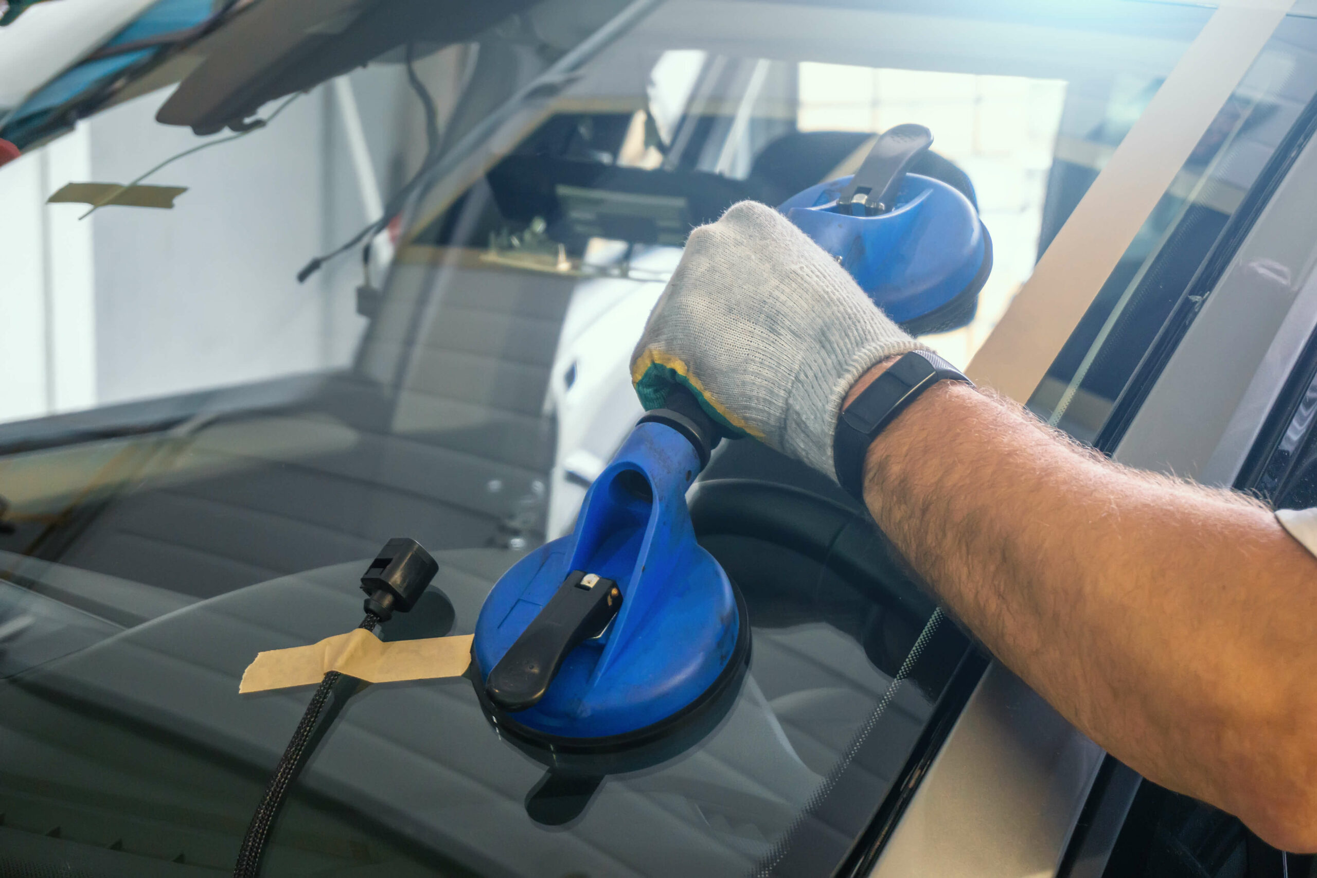 How Modern Technology and Tools Ensure Safe Windshield Installation safe windshield installation technology